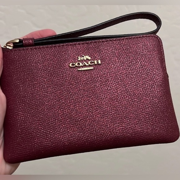 COACH Corner Zip Glitter Leather Wristlet Boxed Gift Box 2 Charms 100% AUTHENTIC - Picture 8 of 8